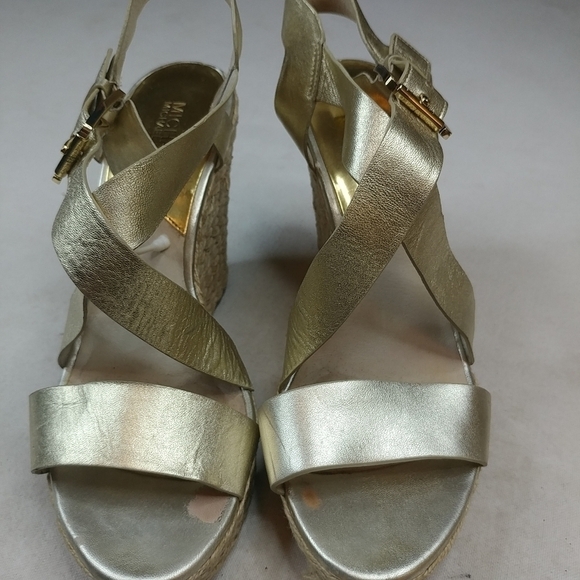 Michael Kors Womens Shoes Size 9.5 Gold Leather Es - Picture 5 of 7